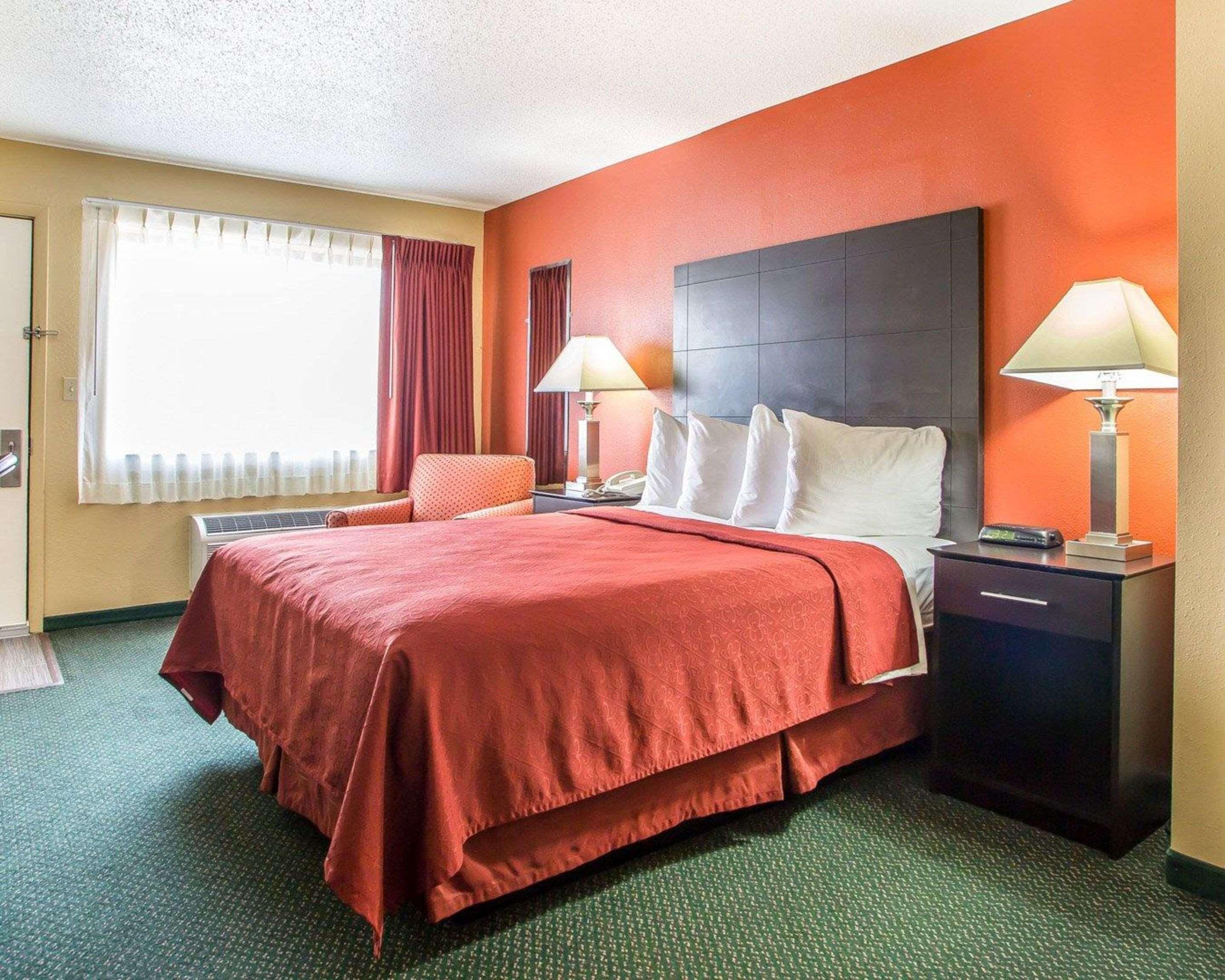 Quality Inn Morton At I-74 Екстер'єр фото