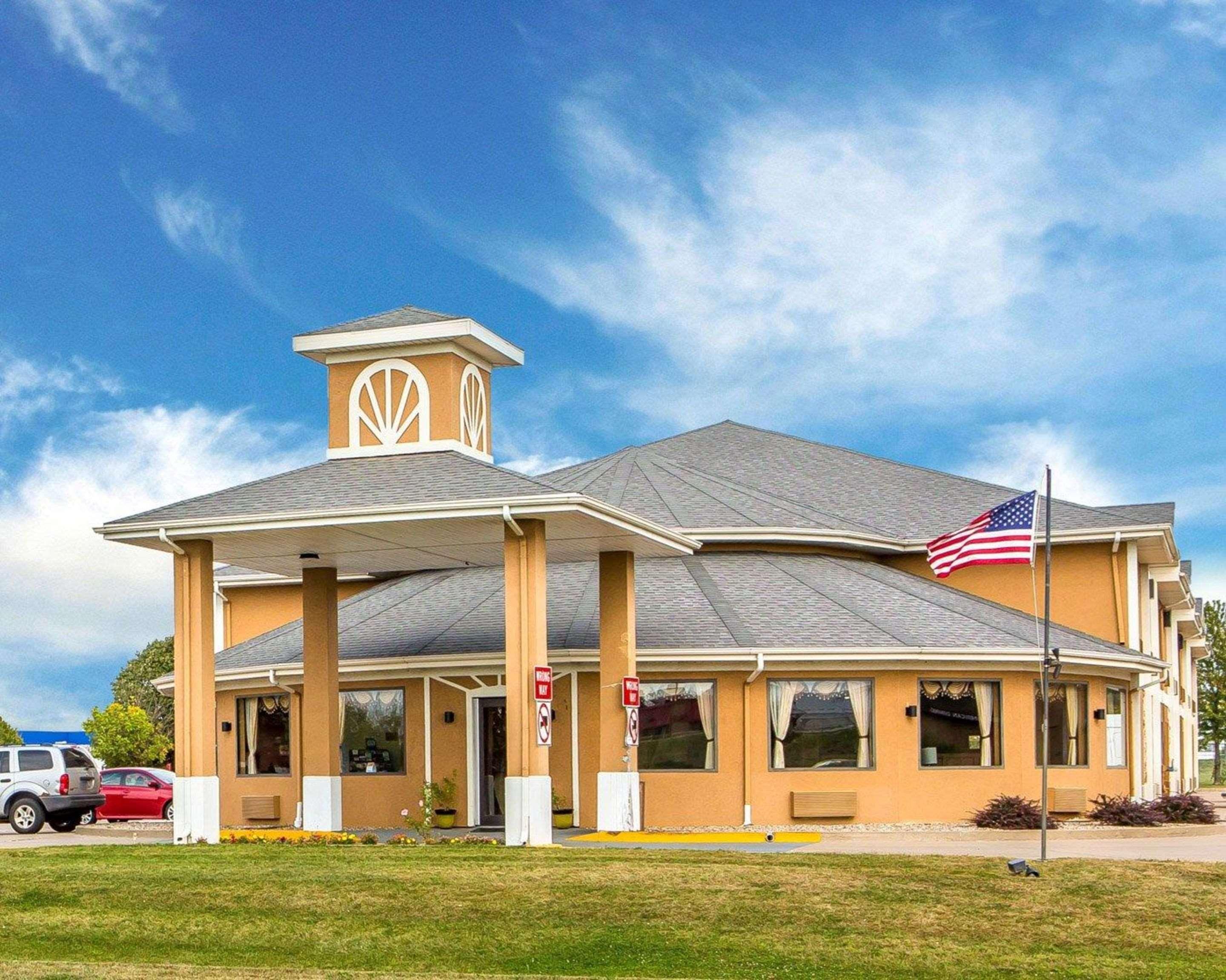 Quality Inn Morton At I-74 Екстер'єр фото